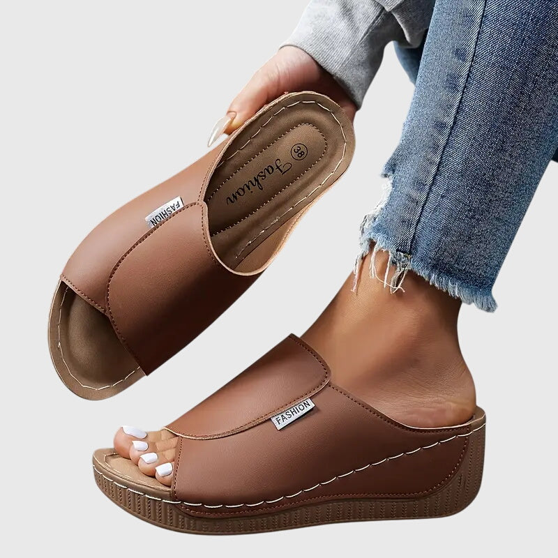 Bríd | Sandales de marche confort classique