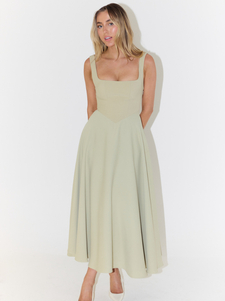 Grace | Robe midi fluide avec décolleté carré