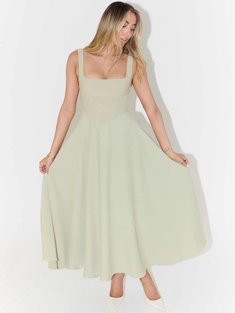 Grace | Robe midi fluide avec décolleté carré