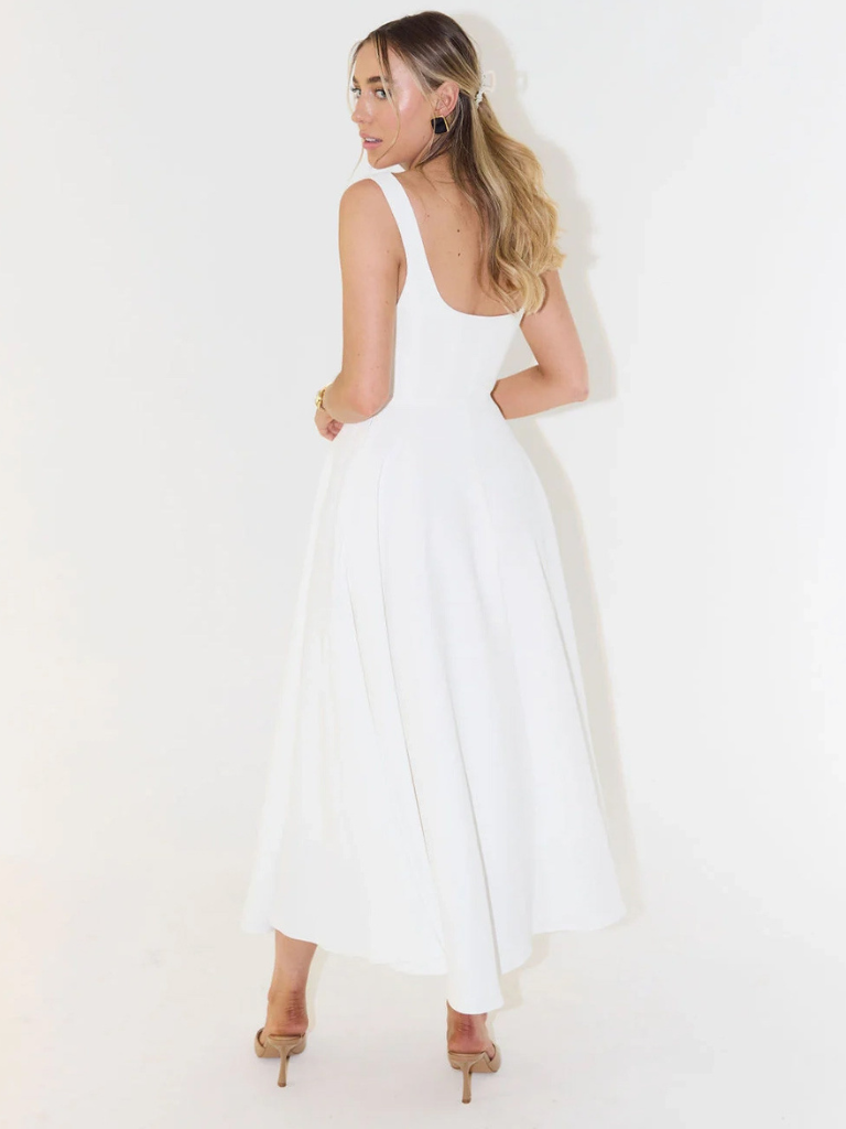 Grace | Robe midi fluide avec décolleté carré